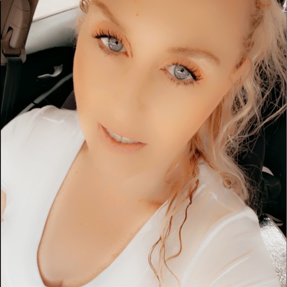 Meet your Posher .. La.La💕🛍️ - Picture 4 of 5